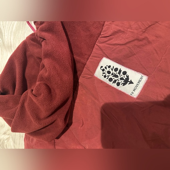 Free people Movement Pillow Water Resistant Packable Puffer Anorak Sour
Cherry - Picture 11 of 15